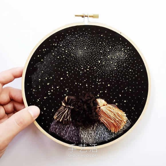 刺繡藝術(shù)家縫制眺望夜空的創(chuàng)意刺繡作品 -  rpnrmr.com