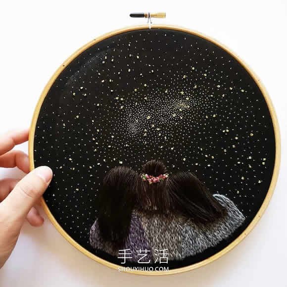 刺繡藝術(shù)家縫制眺望夜空的創(chuàng)意刺繡作品 -  rpnrmr.com
