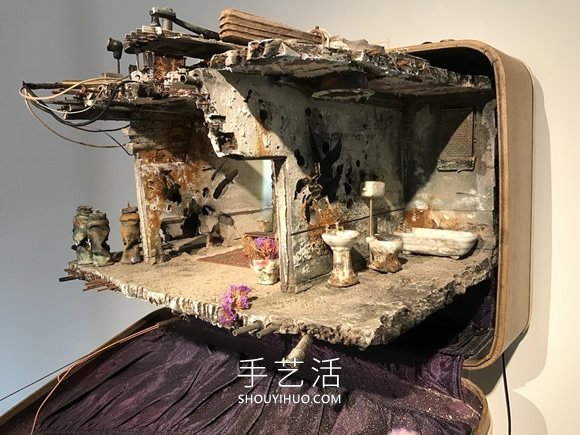 藝術(shù)家重建手提箱內(nèi)難民對(duì)“家”的情感記憶 -  rpnrmr.com