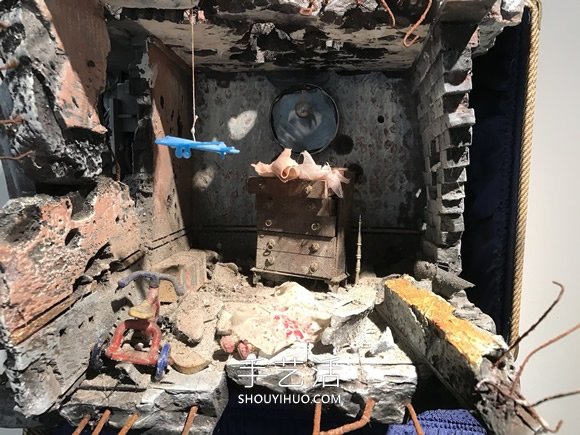 藝術(shù)家重建手提箱內(nèi)難民對(duì)“家”的情感記憶 -  rpnrmr.com