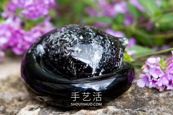 用死者骨灰制作的令人驚嘆的紀(jì)念玻璃雕塑 -  rpnrmr.com