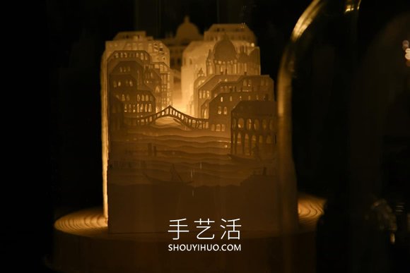由數(shù)十張紙制作而成的立體城市和森林紙雕 -  rpnrmr.com