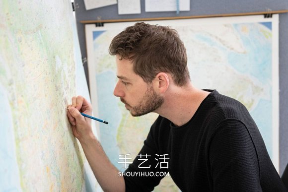 5年時(shí)間！Anton Thomas繪制巨型彩色鉛筆地圖 -  rpnrmr.com