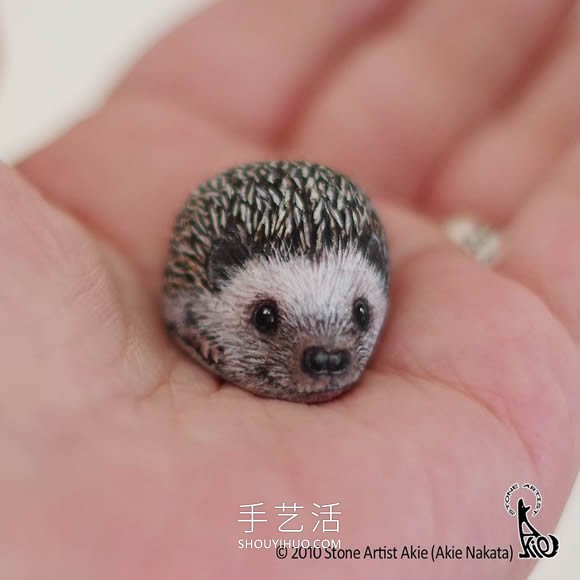 日本藝術(shù)家將普通石頭轉(zhuǎn)變?yōu)楦叨缺普娴膭?dòng)物 -  rpnrmr.com