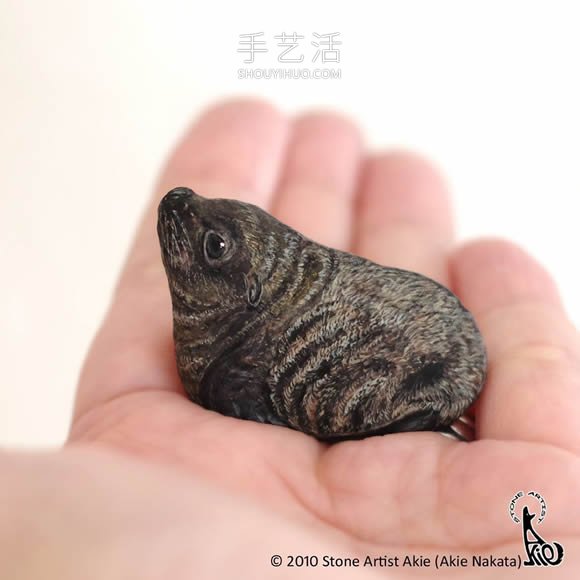 日本藝術(shù)家將普通石頭轉(zhuǎn)變?yōu)楦叨缺普娴膭?dòng)物 -  rpnrmr.com