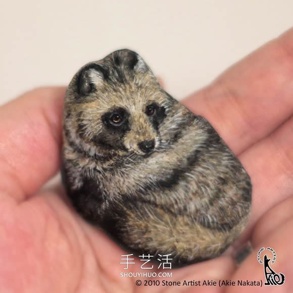 日本藝術(shù)家將普通石頭轉(zhuǎn)變?yōu)楦叨缺普娴膭?dòng)物 -  rpnrmr.com