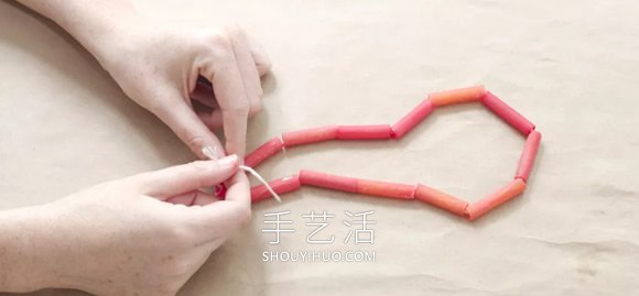 幼兒園手工制作通心粉項(xiàng)鏈的做法教程 -  rpnrmr.com