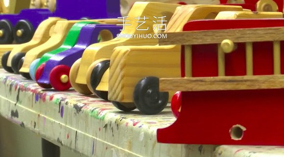80歲木工每年為需要幫助的兒童制作木制玩具 -  rpnrmr.com