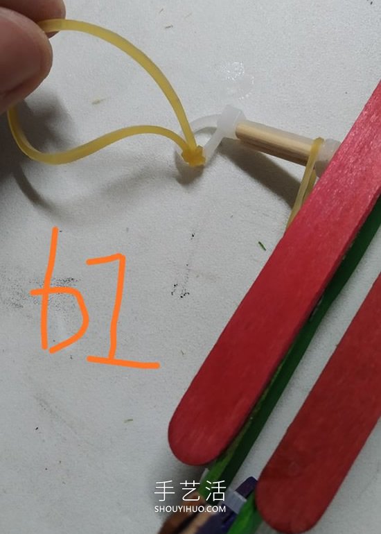雪糕棍手工制作紙飛機(jī)橡皮筋彈射器的做法 -  rpnrmr.com