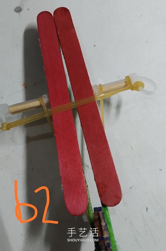 雪糕棍手工制作紙飛機(jī)橡皮筋彈射器的做法 -  rpnrmr.com