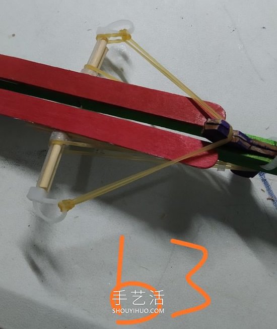 雪糕棍手工制作紙飛機(jī)橡皮筋彈射器的做法 -  rpnrmr.com
