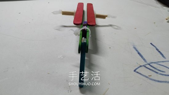 雪糕棍手工制作紙飛機(jī)橡皮筋彈射器的做法 -  rpnrmr.com
