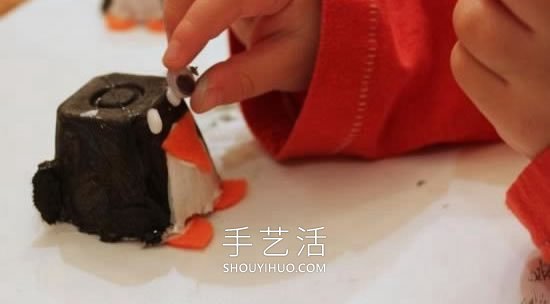 幼兒園手工制作雞蛋托企鵝的做法教程 -  rpnrmr.com