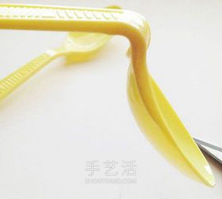 一次性勺子簡(jiǎn)單手工制作花朵的做法教程 -  rpnrmr.com