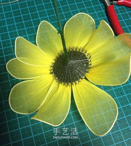 如何制作絲網(wǎng)花：絲網(wǎng)花向日葵制作圖解教程 -  rpnrmr.com