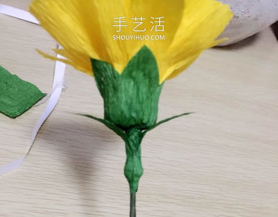 康乃馨皺紋紙花的手工制作方法圖解教程 -  rpnrmr.com