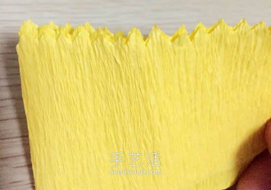 康乃馨皺紋紙花的手工制作方法圖解教程 -  rpnrmr.com