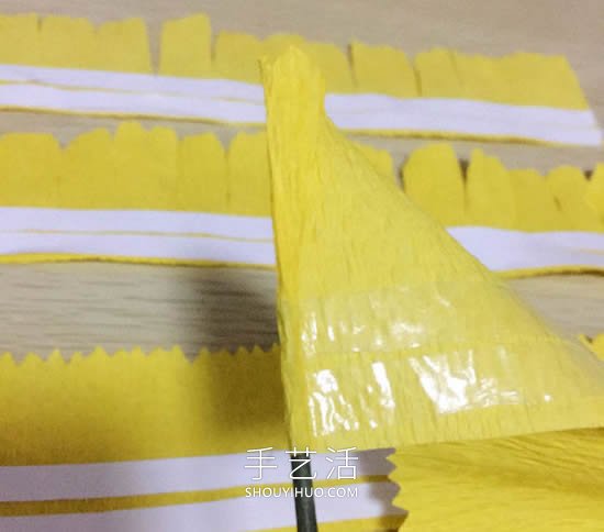 康乃馨皺紋紙花的手工制作方法圖解教程 -  rpnrmr.com