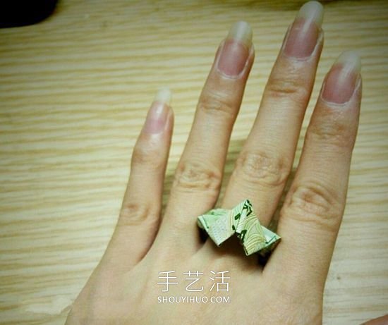 如何用紙幣折戒指愛(ài)心的方法步驟圖解教程 -  rpnrmr.com