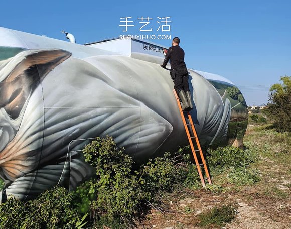 街頭藝人用噴漆將汽油箱改造成斯芬克斯貓 -  rpnrmr.com