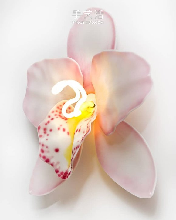 由玻璃制成的發(fā)光蘭花雕塑藝術品 -  rpnrmr.com