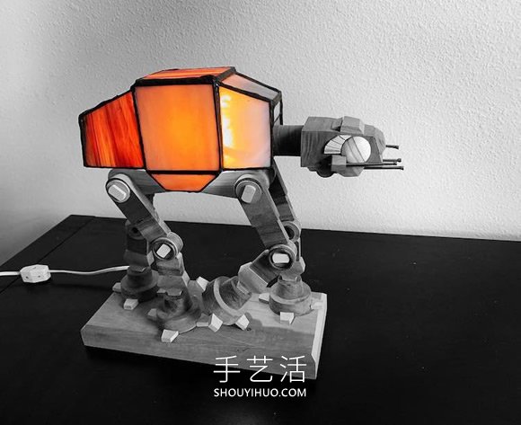 手工藝與流行文化結(jié)合，彩繪玻璃“星球大戰(zhàn)”燈 -  rpnrmr.com