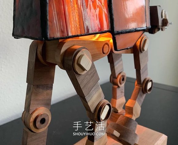 手工藝與流行文化結(jié)合，彩繪玻璃“星球大戰(zhàn)”燈 -  rpnrmr.com