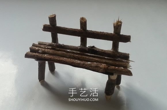 幼兒用樹枝做長椅和桌子的手工教程 -  rpnrmr.com