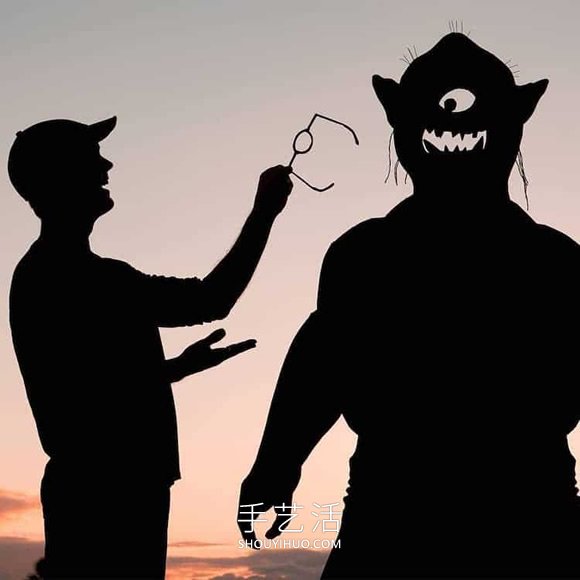 他將硬紙板放置夕陽下，拍攝栩栩如生創(chuàng)意照 -  rpnrmr.com