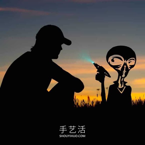 他將硬紙板放置夕陽下，拍攝栩栩如生創(chuàng)意照 -  rpnrmr.com