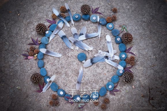 藝術(shù)家用大自然材料DIY美麗“晨壇”拼畫 -  rpnrmr.com