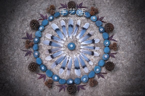藝術(shù)家用大自然材料DIY美麗“晨壇”拼畫 -  rpnrmr.com