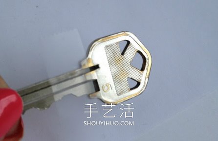 DIY閃閃發(fā)光的指甲油鑰匙手工改造教程 -  rpnrmr.com