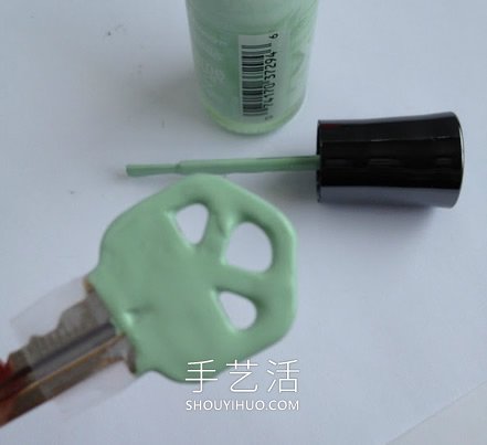 DIY閃閃發(fā)光的指甲油鑰匙手工改造教程 -  rpnrmr.com