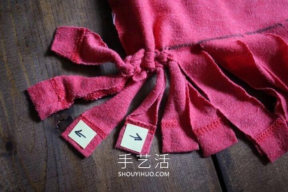 如何用10分鐘制作一個(gè)不用縫制的T恤手提袋 -  rpnrmr.com