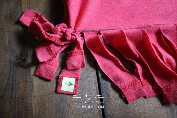 如何用10分鐘制作一個(gè)不用縫制的T恤手提袋 -  rpnrmr.com