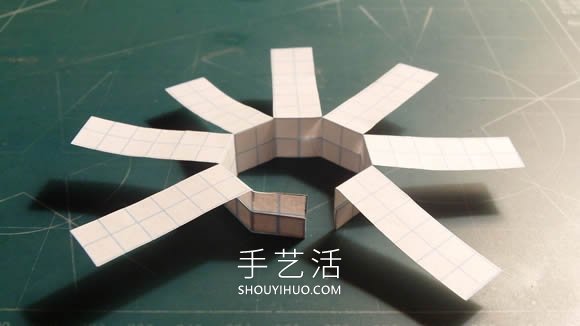 旋轉(zhuǎn)紙飛機(jī)的折法最簡(jiǎn)單教程 -  rpnrmr.com