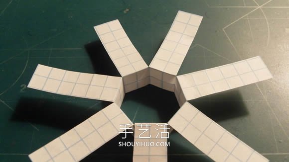 旋轉(zhuǎn)紙飛機(jī)的折法最簡(jiǎn)單教程 -  rpnrmr.com