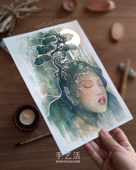 耀眼金箔細節(jié)照亮超凡脫俗的神秘女性肖像畫 -  rpnrmr.com