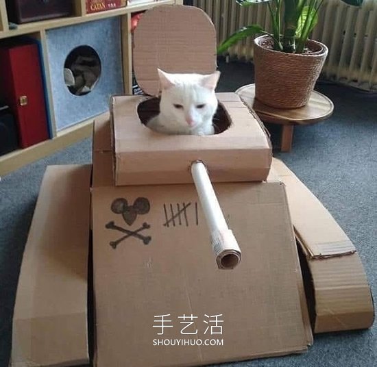 陷入隔離的人們?yōu)樨堖渲谱骷埾鋺?zhàn)車坦克 -  rpnrmr.com