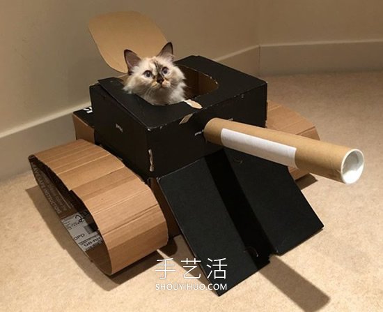 陷入隔離的人們?yōu)樨堖渲谱骷埾鋺?zhàn)車坦克 -  rpnrmr.com