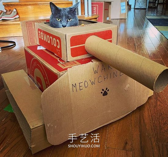 陷入隔離的人們?yōu)樨堖渲谱骷埾鋺?zhàn)車坦克 -  rpnrmr.com