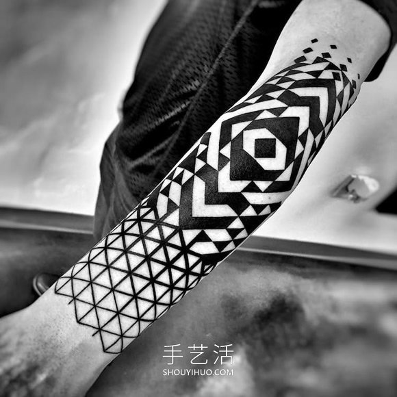 “頭上的洞”紋身，將頭變成視覺錯覺藝術(shù)品 -  rpnrmr.com