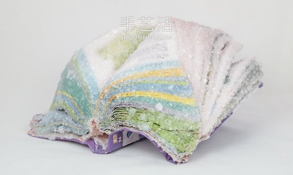 藝術(shù)家將書籍DIY轉(zhuǎn)變?yōu)榫К撎尥傅牡袼茏髌?-  rpnrmr.com