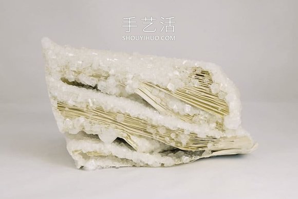 藝術(shù)家將書籍DIY轉(zhuǎn)變?yōu)榫К撎尥傅牡袼茏髌?-  rpnrmr.com