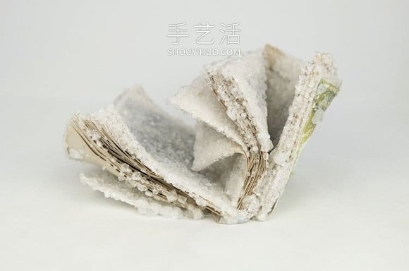 藝術(shù)家將書籍DIY轉(zhuǎn)變?yōu)榫К撎尥傅牡袼茏髌?-  rpnrmr.com