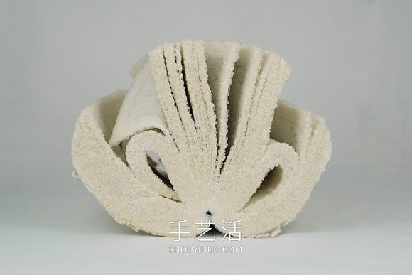 藝術(shù)家將書籍DIY轉(zhuǎn)變?yōu)榫К撎尥傅牡袼茏髌?-  rpnrmr.com