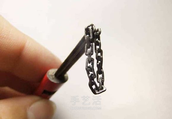 驚人的耐心！用鉛筆芯手工雕刻精美鏈子 -  rpnrmr.com