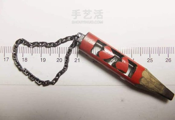 驚人的耐心！用鉛筆芯手工雕刻精美鏈子 -  rpnrmr.com