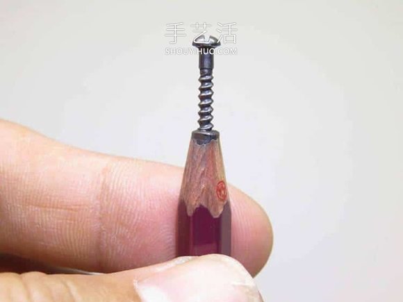驚人的耐心！用鉛筆芯手工雕刻精美鏈子 -  rpnrmr.com